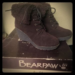 Bearpaw wedged winter shoes